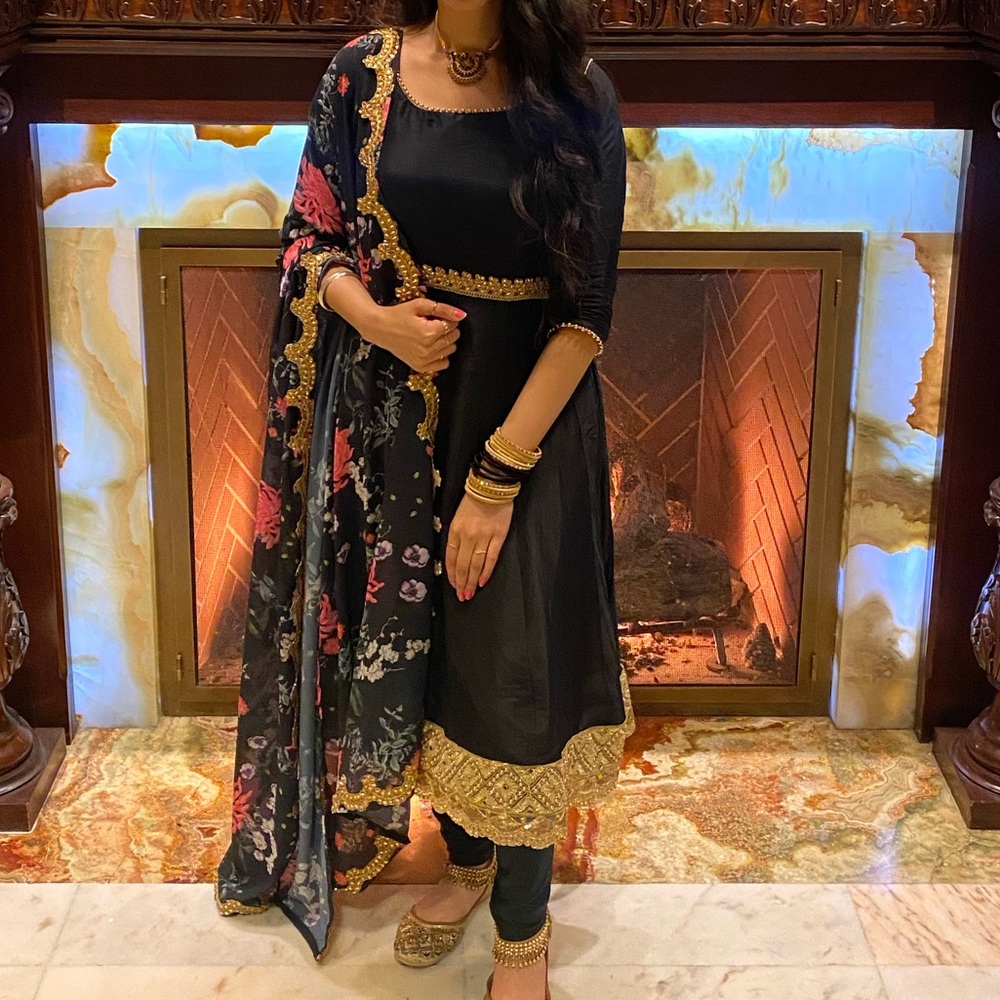 Black Anarkali with Floral Chunni and Pajami - Picture 16 of 16
